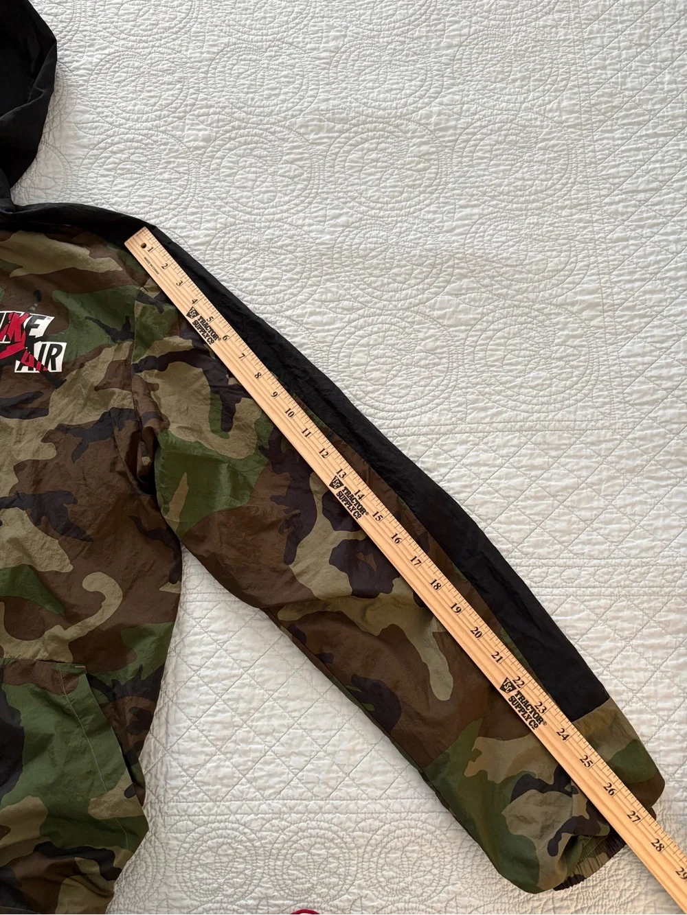 Air Jordan Jumpman Classics camo windbreaker. Size large.